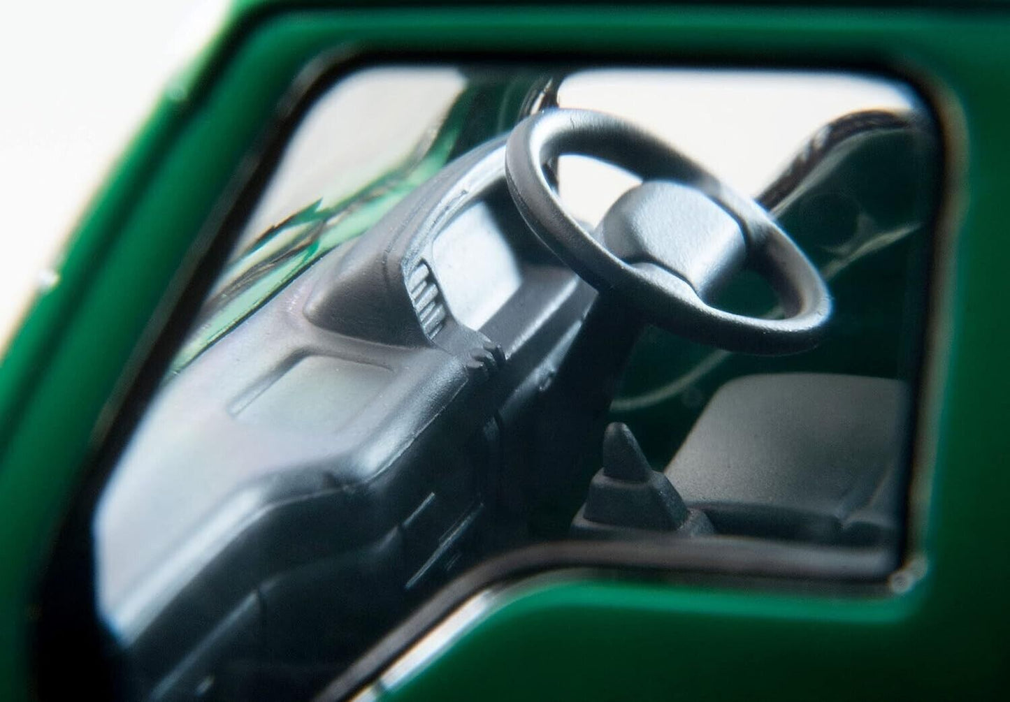 Tomytec Vintage Isuzu Elf Panel Van Delivery Truck Japan Metal Die-cast Car 1/64