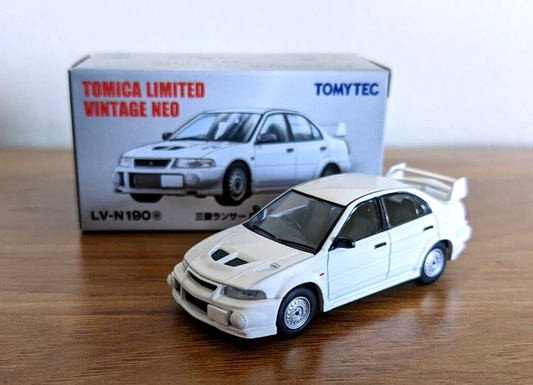 Tomytec Vintage Mitsubishi Lancer Evolution VI RS JDM Modelo de Coche de Metal Blanco 1/64