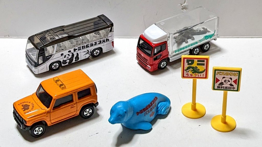 Tomica 2023 Zoo Let's Go Play Gift Set Metal Die-cast Car Model Toy 1/64