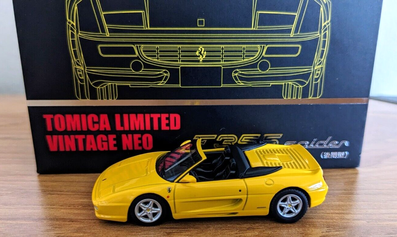 Tomytec Vintage Neo Ferrari F355 Spider Metal Diecast Car Modelo 1/64 Amarillo