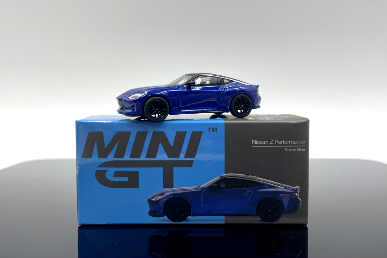 Mini GT Nissan Z Performance JDM Car 1:64 Scale Die-cast Cars Model Toy #453